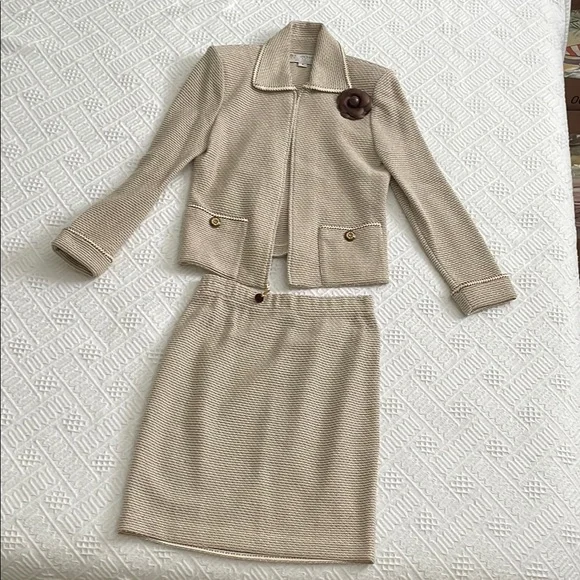 ST. JOHN Elegant Cream Women's Jacket & Skirt Set - Picture 3 of 16